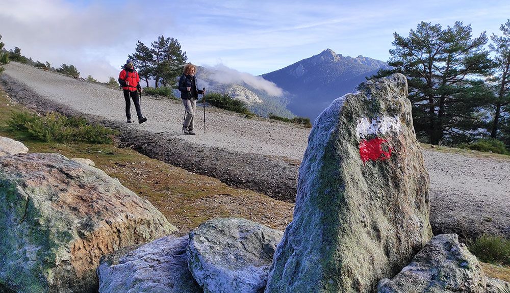 Caminando por el Collado de Marichiva en la ruta los Ojos del ríos Moros