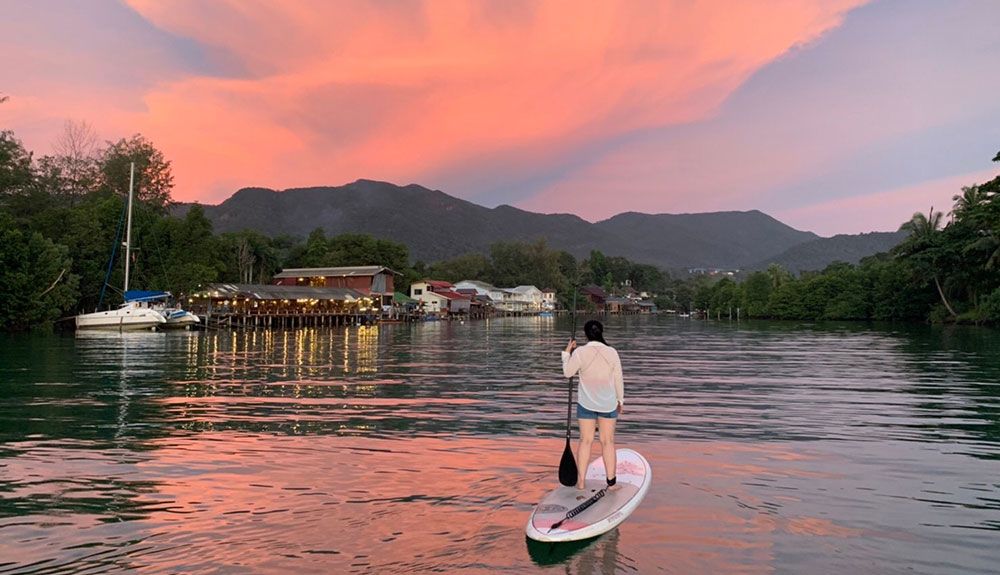 SUP al atardecer en Chanthaburi.