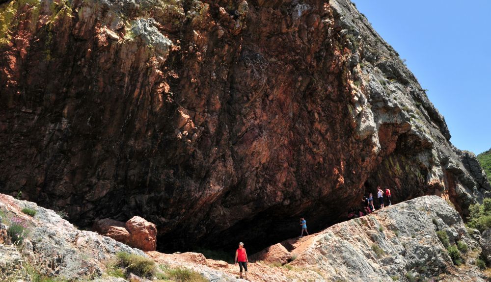 Cueva de los Muñecos