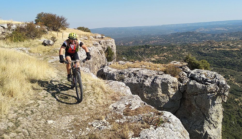 Ruta de mountain bike por las Tetas de Viana Ruta de mountain bike por las Tetas de Viana