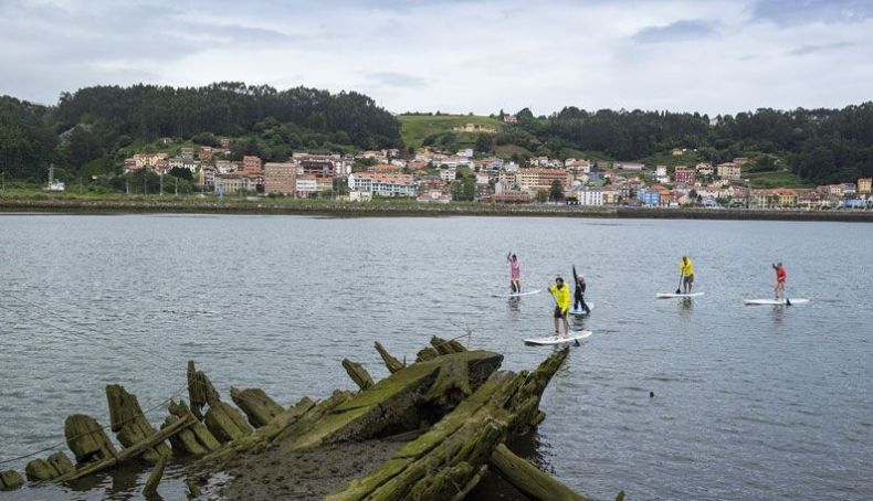 SUP en la ría de Pravia.  Foto: Mikael Helsing