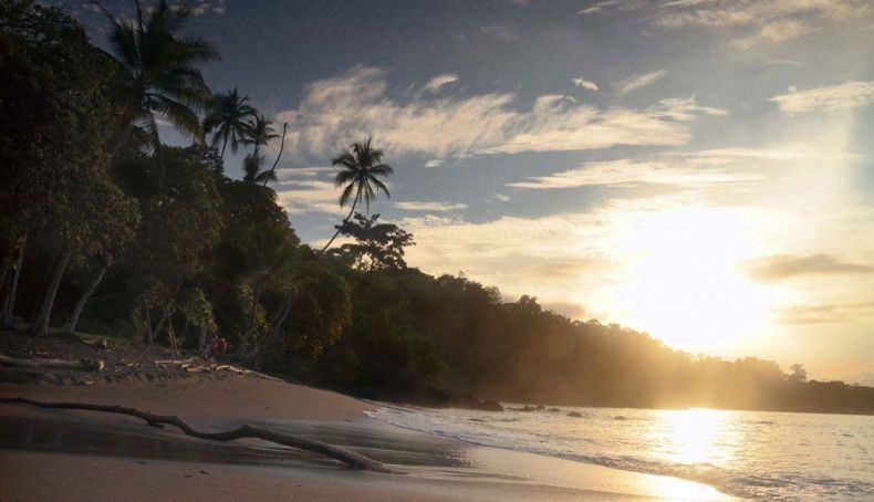 La prístina Bahía Drake en el Parque Nacional de Corcovado
