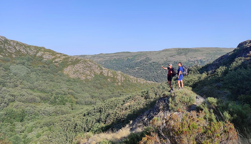 Montañas y prados fronterizos entre Zamora, León y Ourense