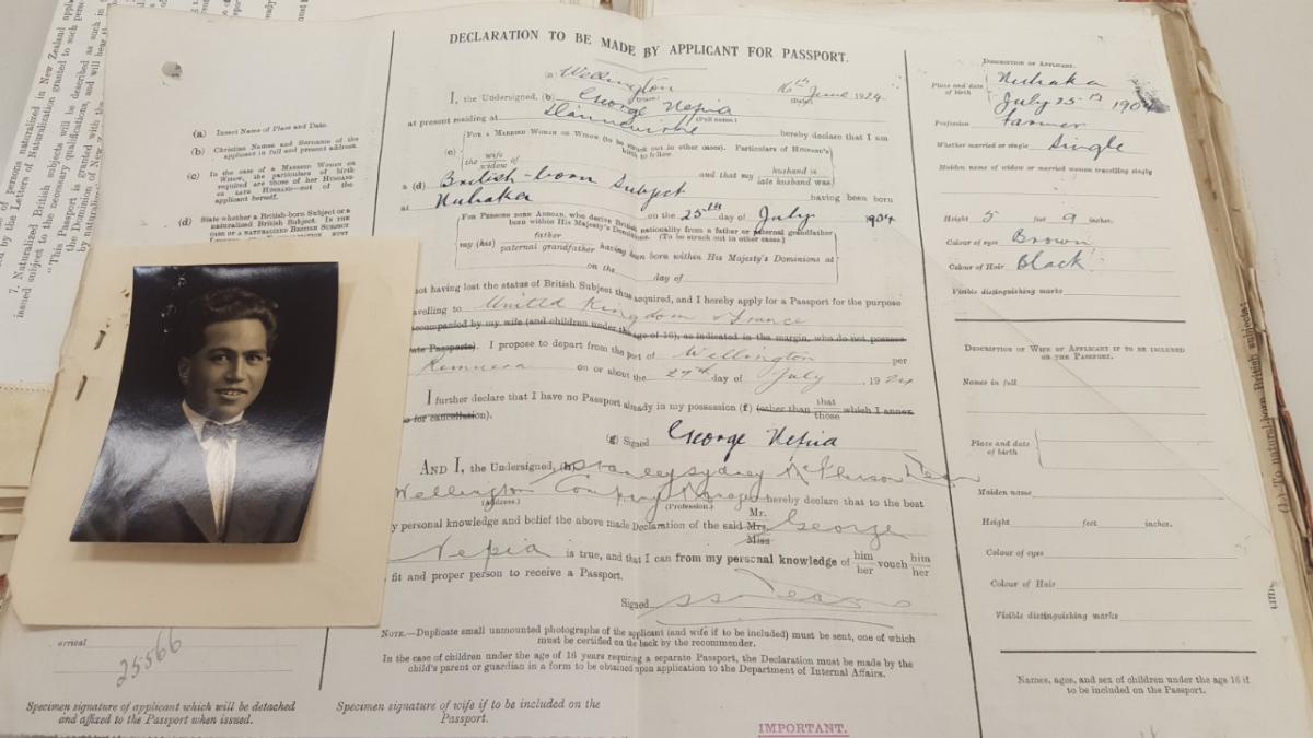 Se descubre el pasaporte original de Hillary para escalar el Everest Se descubre el pasaporte original de Hillary para escalar el Everest