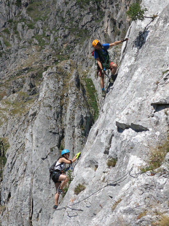 Puro norte: trekking, vía ferrata y surf Puro norte: trekking, vía ferrata y surf