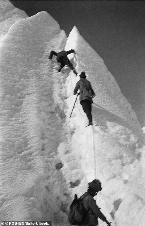Se descubren nuevas imágenes del primer intento de George Mallory al Everest Se descubren nuevas imágenes del primer intento de George Mallory al Everest
