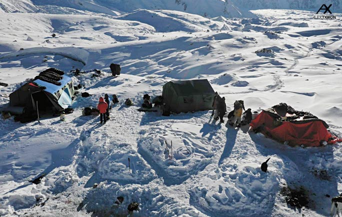 Un nuevo compañero en el K2 para Alex Txikon