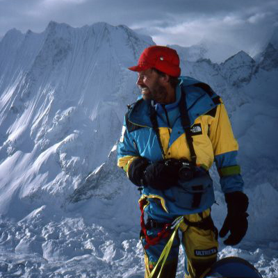 John Roskelley y la sombra de una gran montaña John Roskelley y la sombra de una gran montaña