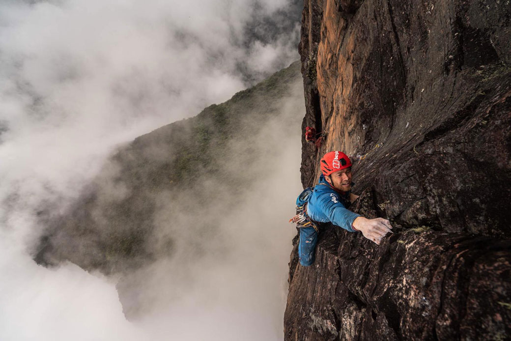 Leo Houlding encuentra su camino en el Roraima Leo Houlding encuentra su camino en el Roraima
