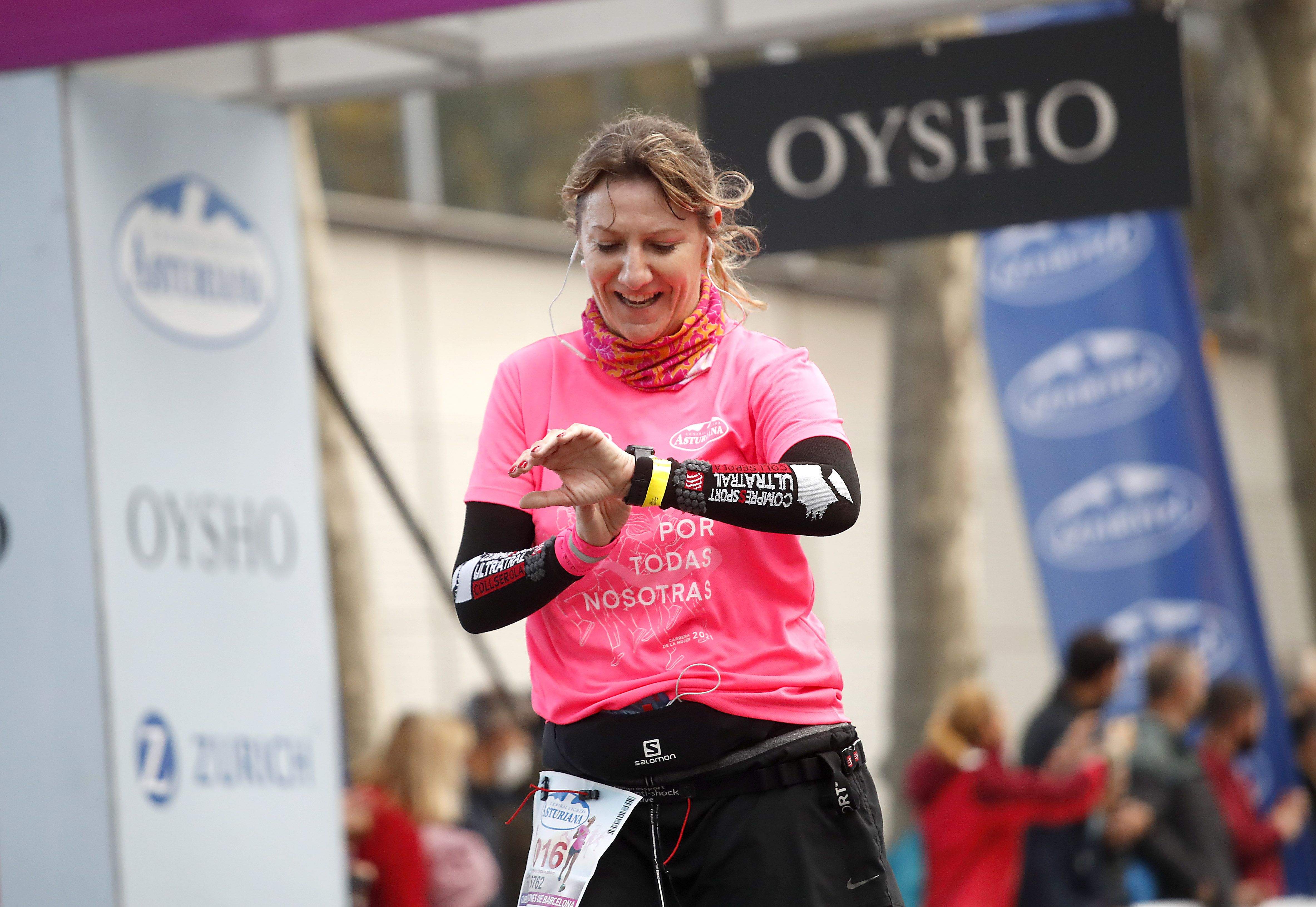 Las mejores fotos de la Carrera de la Mujer Central Lechera Asturiana Barcelona 2021 (LLEGADAS)