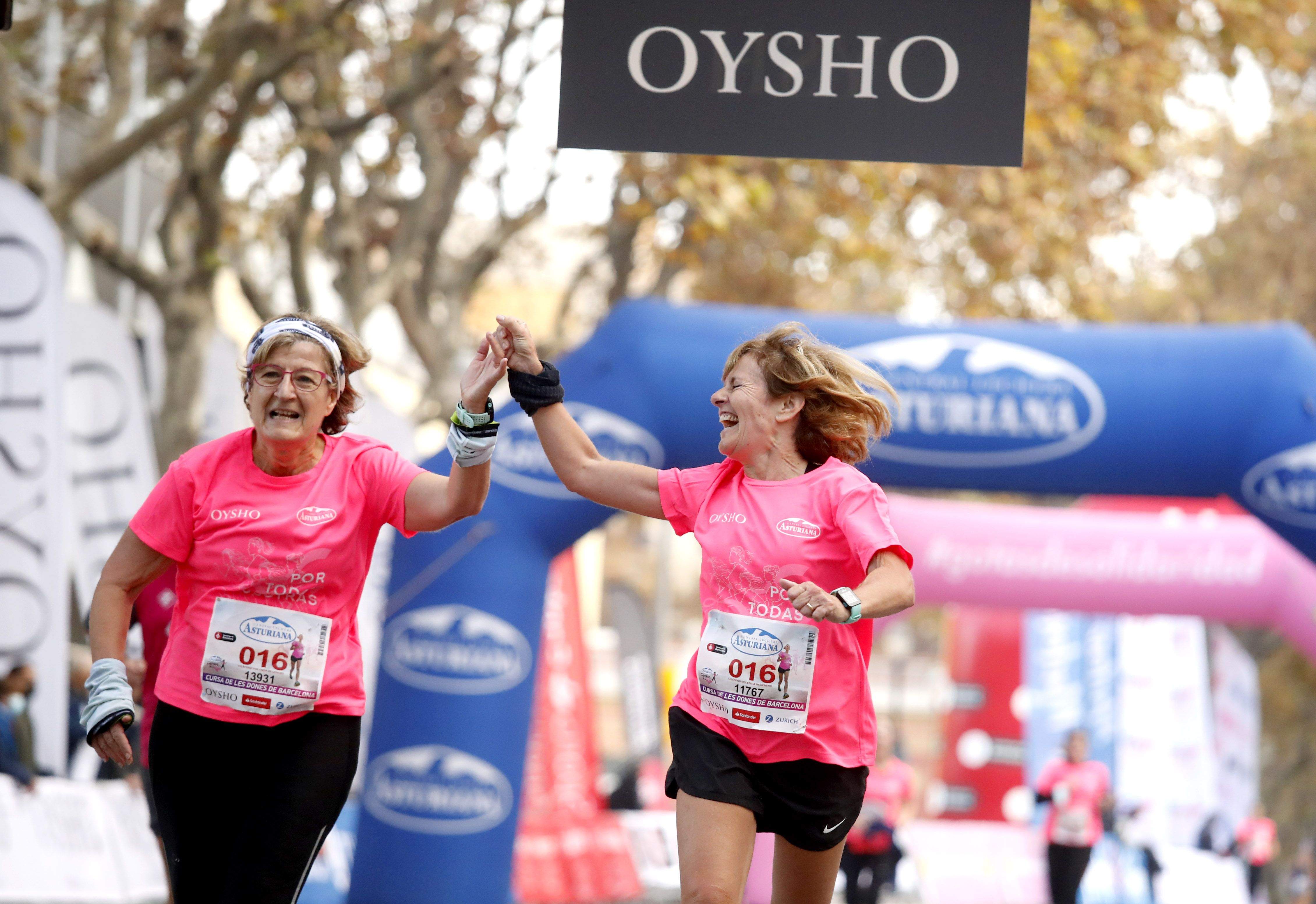 Las mejores fotos de la Carrera de la Mujer Central Lechera Asturiana Barcelona 2021 (LLEGADAS)