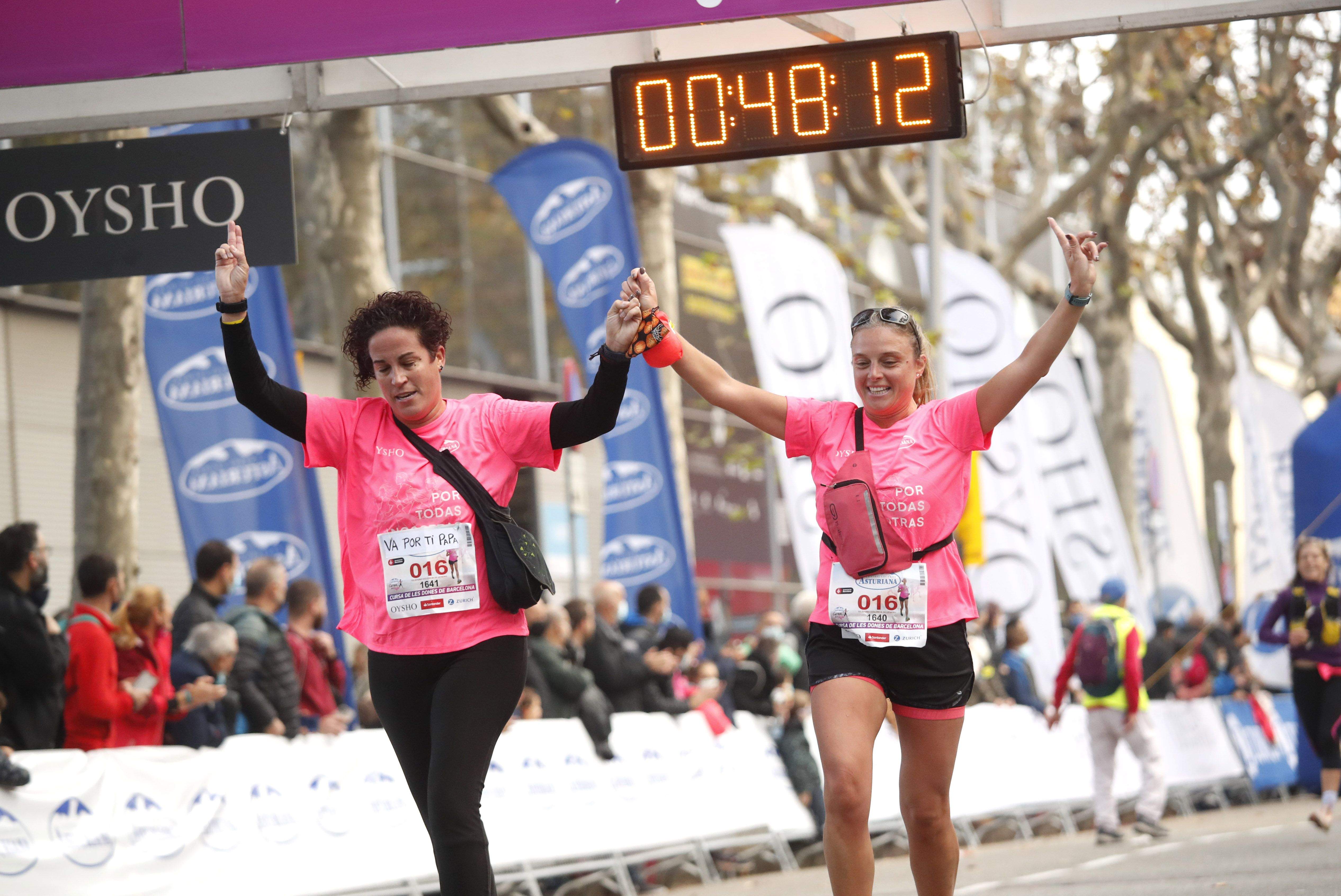Las mejores fotos de la Carrera de la Mujer Central Lechera Asturiana Barcelona 2021 (LLEGADAS)