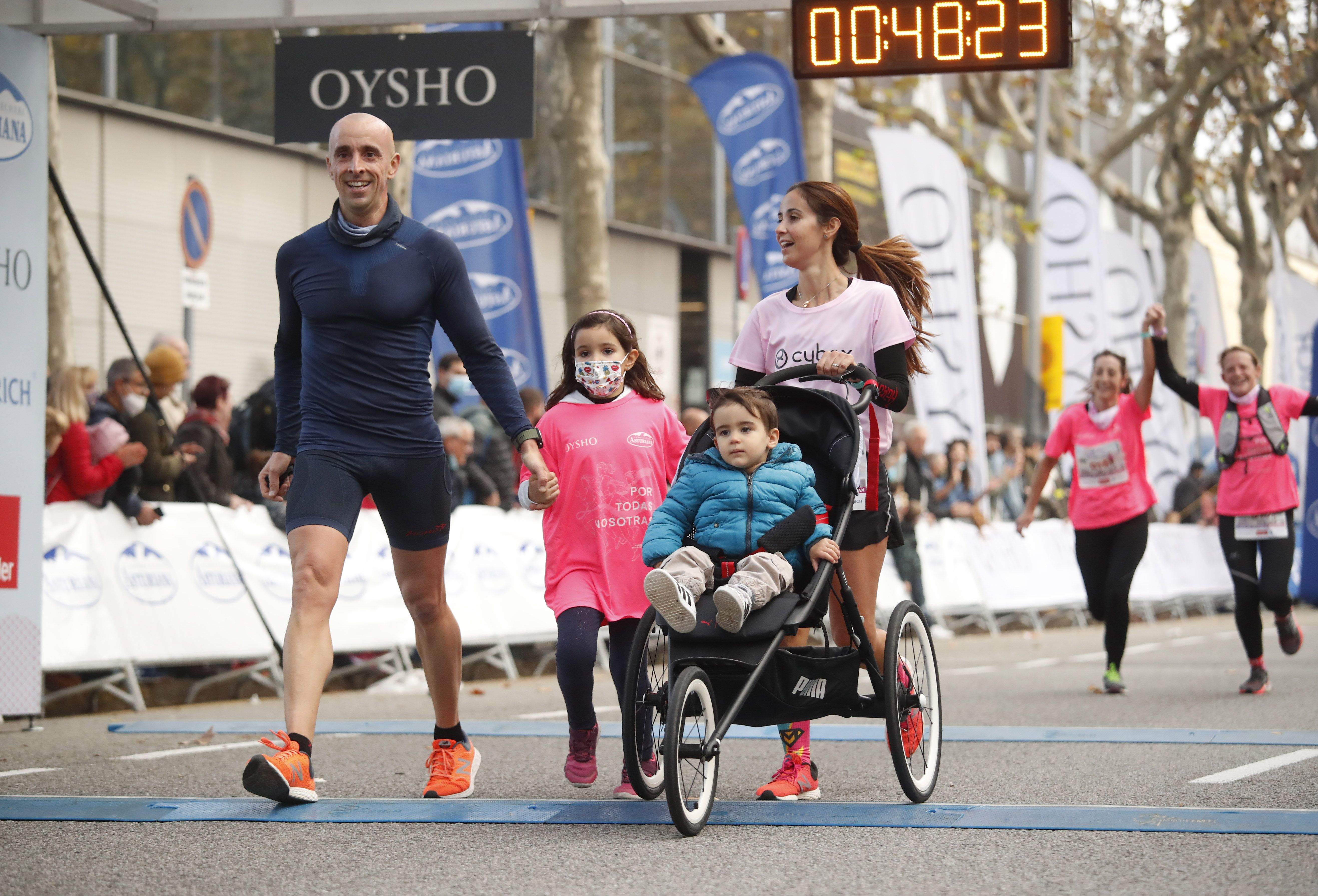 Las mejores fotos de la Carrera de la Mujer Central Lechera Asturiana Barcelona 2021 (LLEGADAS)