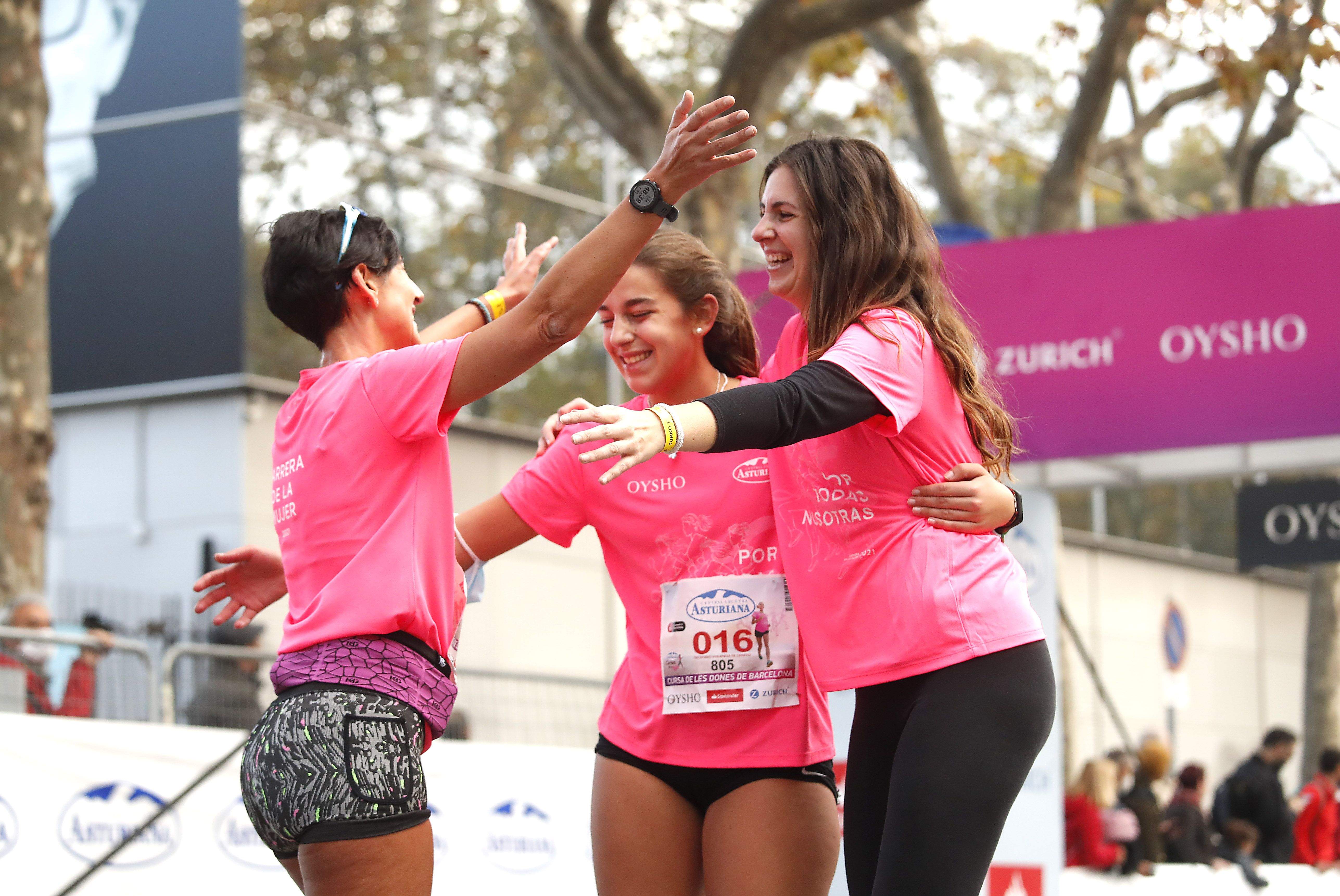 Las mejores fotos de la Carrera de la Mujer Central Lechera Asturiana Barcelona 2021 (LLEGADAS)