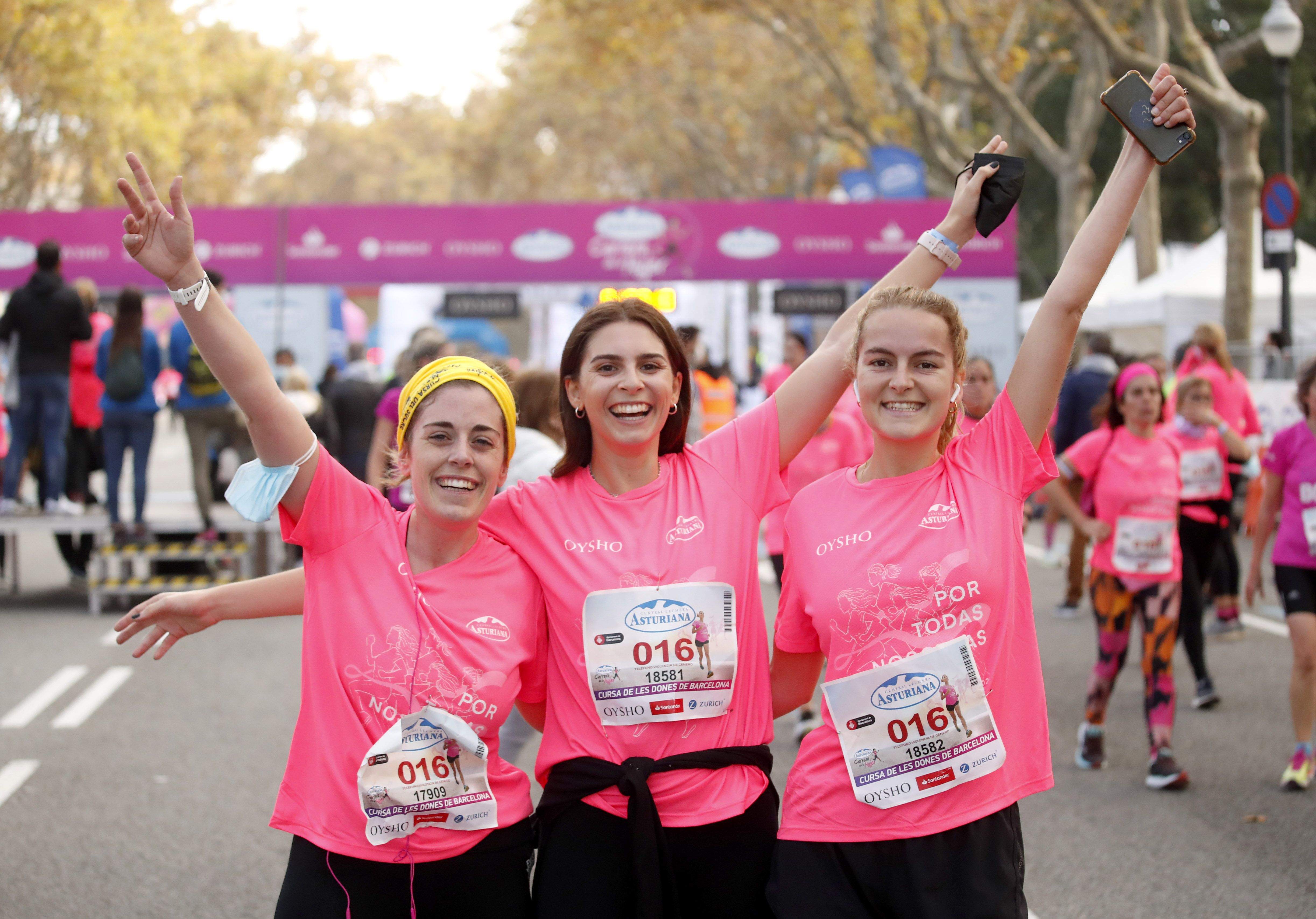 Las mejores fotos de la Carrera de la Mujer Central Lechera Asturiana Barcelona 2021 (LLEGADAS)