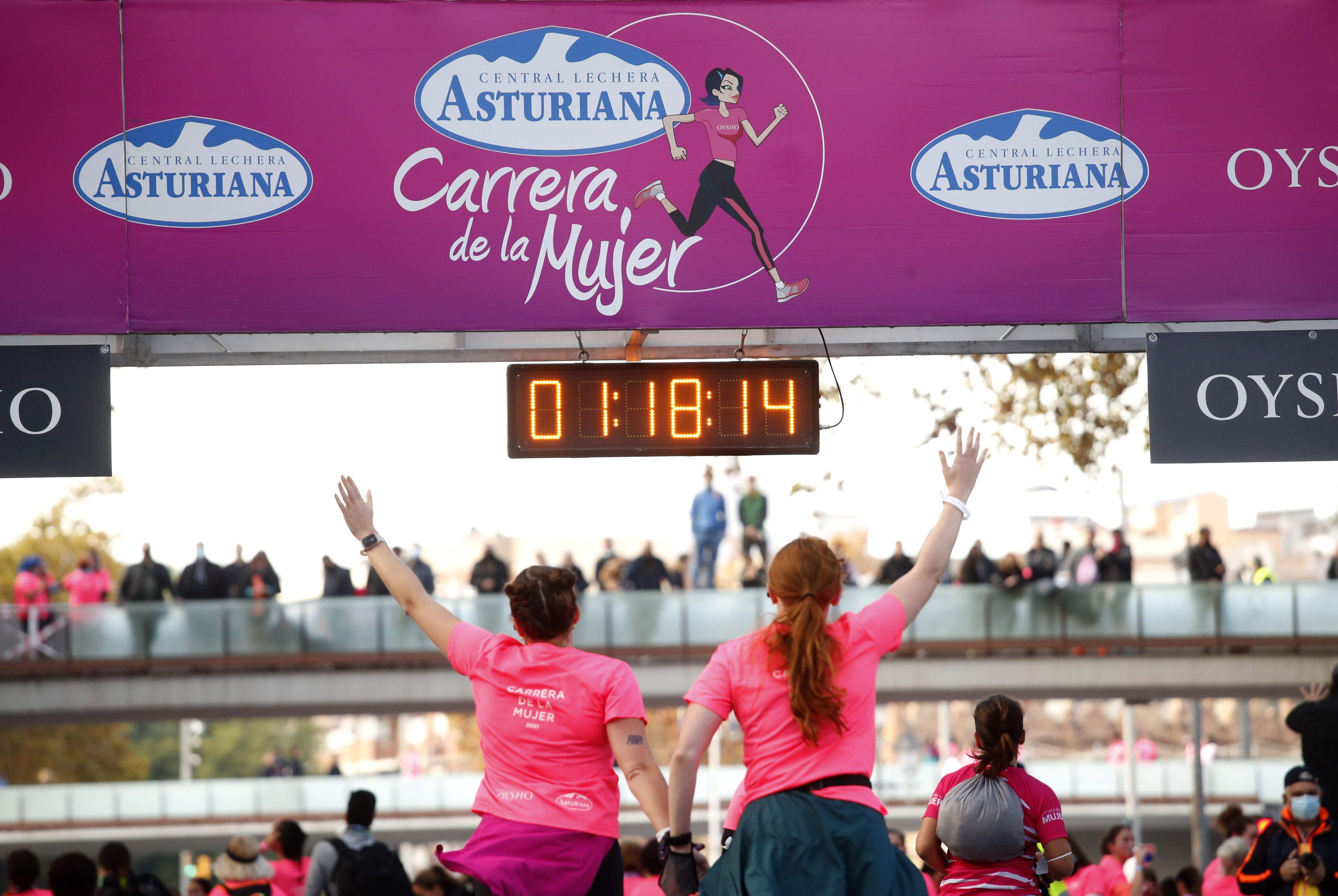 Las mejores fotos de la Carrera de la Mujer Central Lechera Asturiana Barcelona 2021 (LLEGADAS)