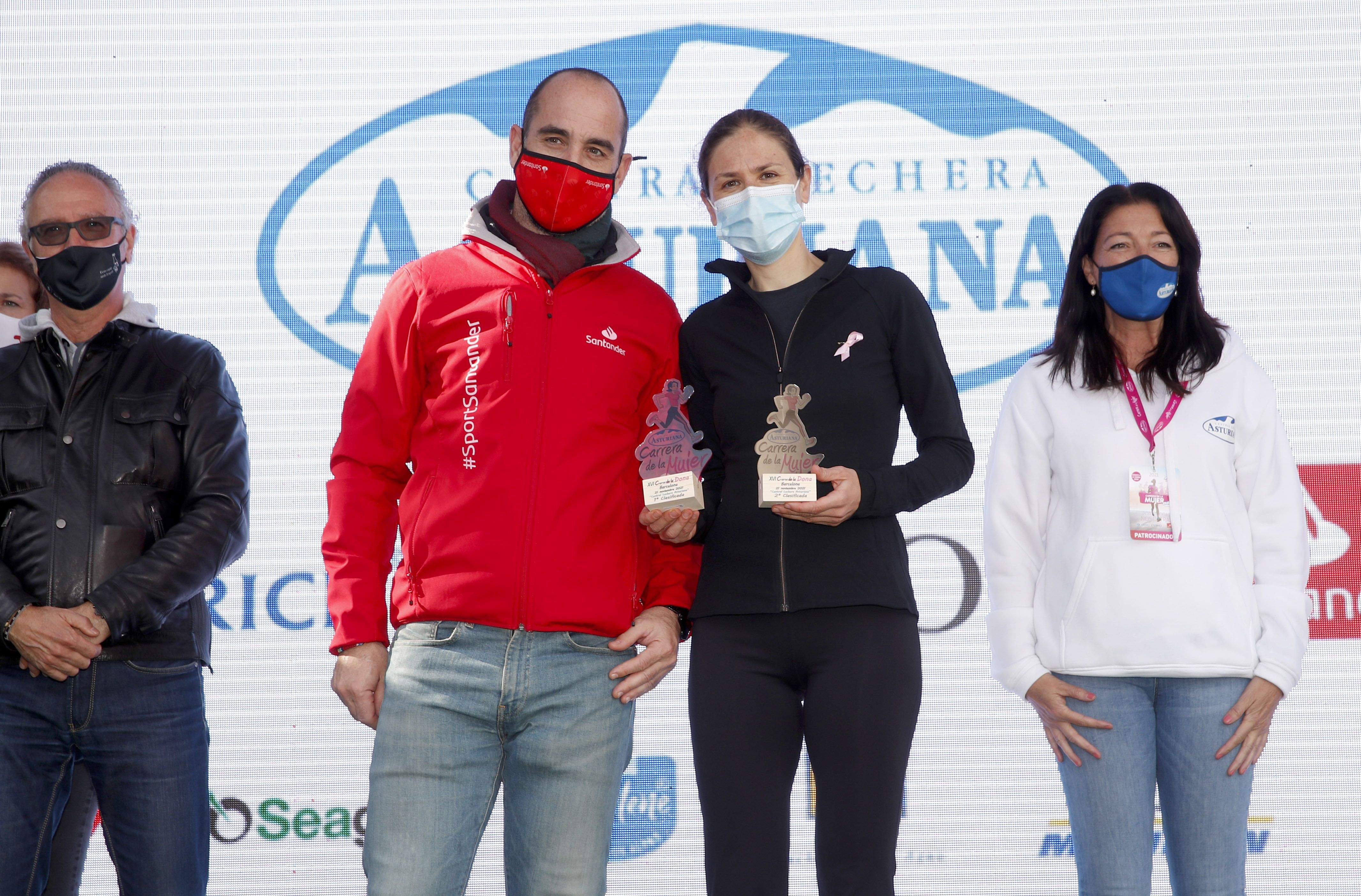 Las mejores fotos de la Carrera de la Mujer Central Lechera Asturiana Barcelona 2021 (CEREMONIAS DE PREMIACIÓN)