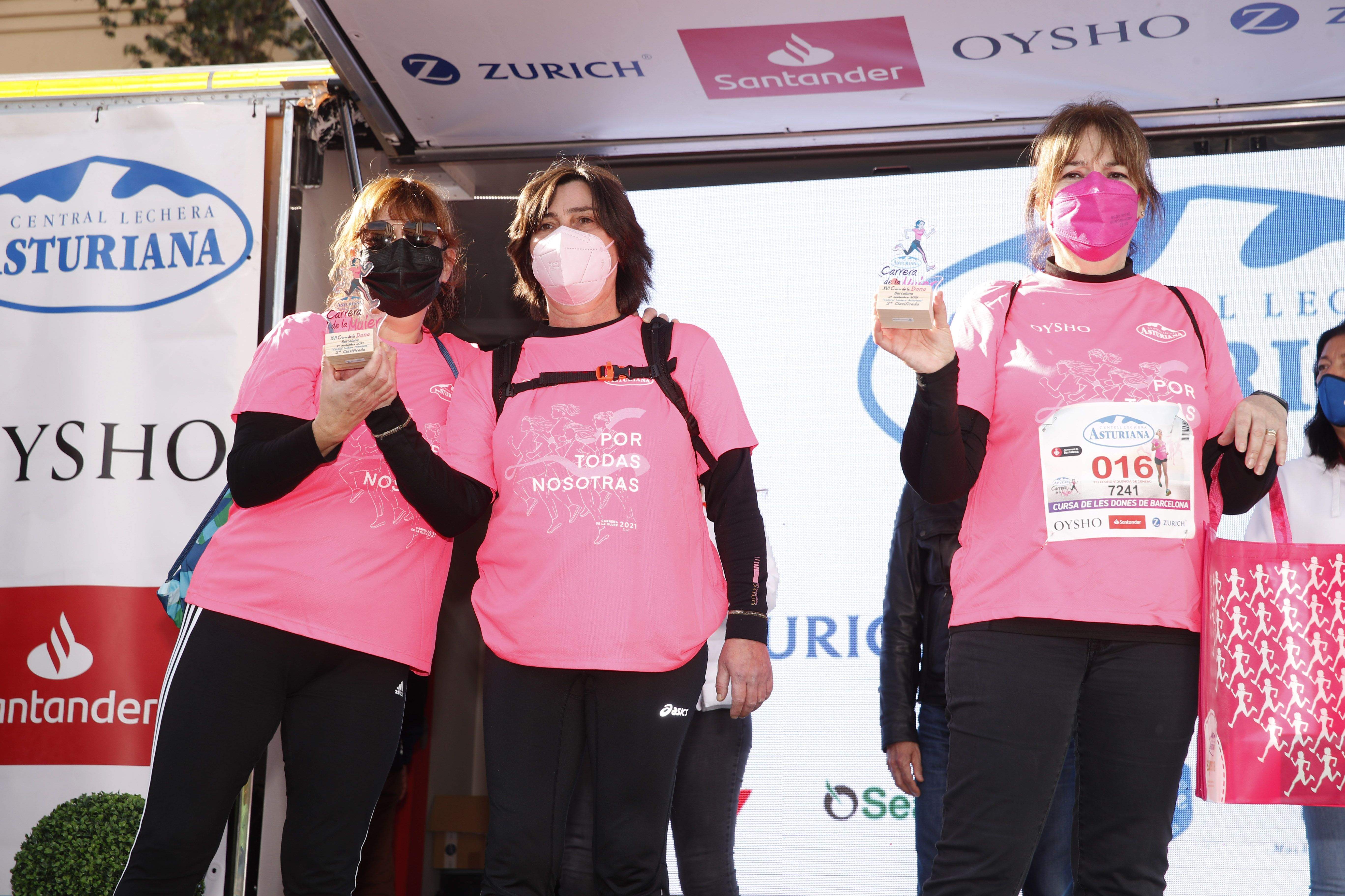 Las mejores fotos de la Carrera de la Mujer Central Lechera Asturiana Barcelona 2021 (CEREMONIAS DE PREMIACIÓN)