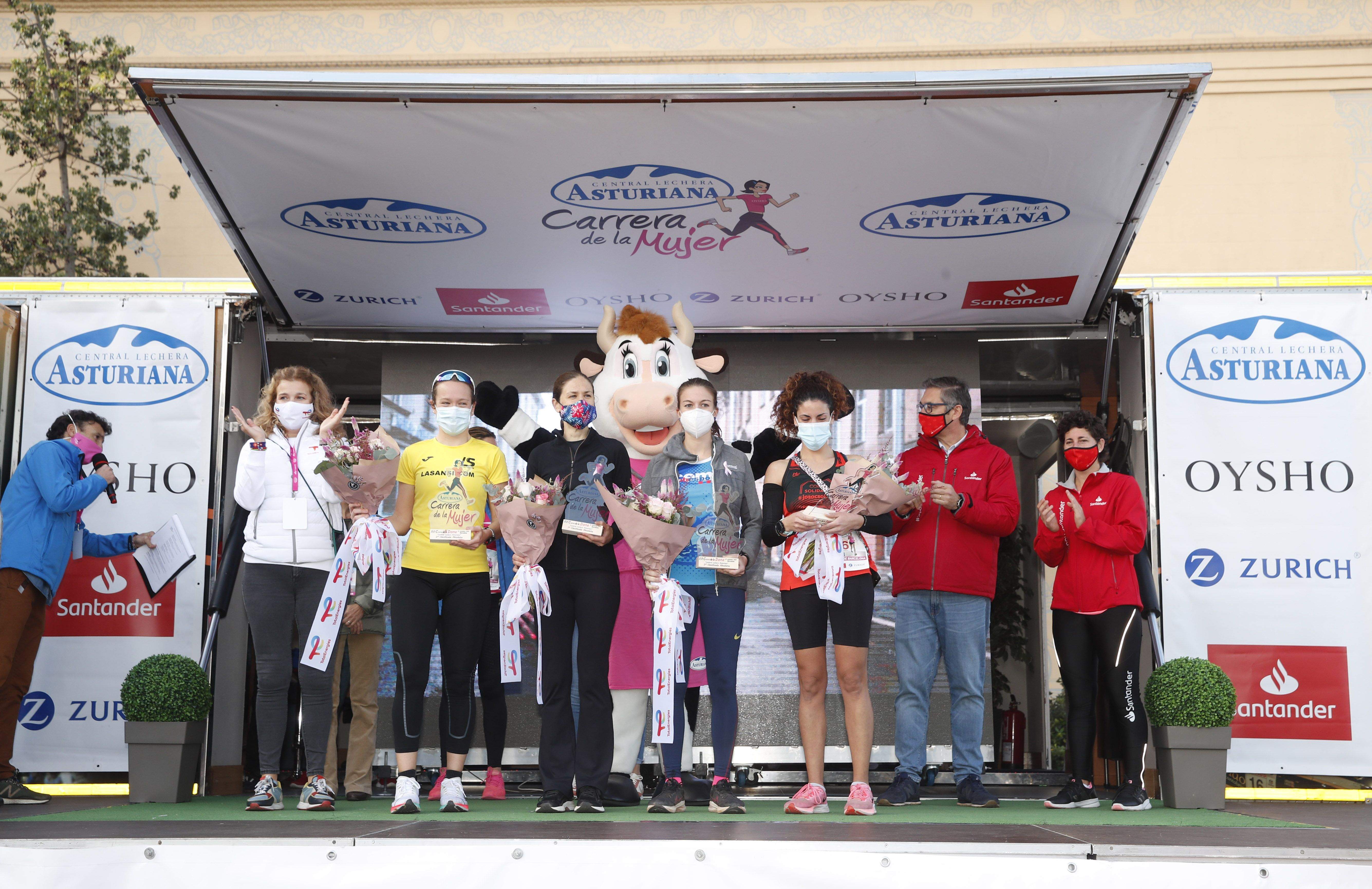 Las mejores fotos de la Carrera de la Mujer Central Lechera Asturiana Barcelona 2021 (CEREMONIAS DE PREMIACIÓN)