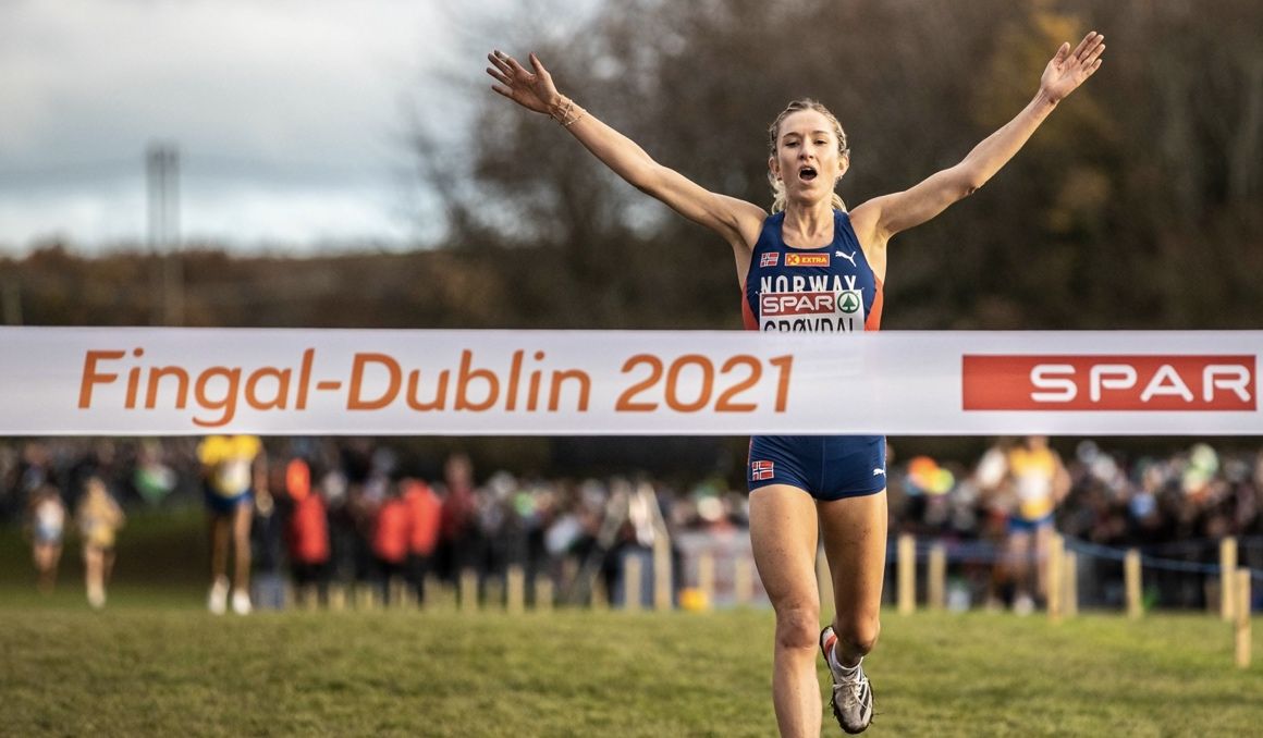 Karoline Grøvdal triunfando, por fin, en el Campeonato de Europa de Cross después de cinco presencias en el pódium. EUROPEAN ATHLETICS. Karoline Grøvdal triunfando, por fin, en el Campeonato de Europa de Cross después de cinco presencias en el pódium. EUROPEAN ATHLETICS.