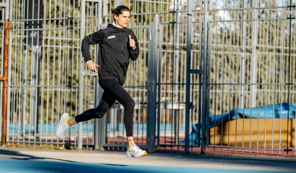 El atleta Rober Alaiz corriendo con las nuevas Bondi X de HOKA ONE ONE. VSM PHOTOEVENTS.