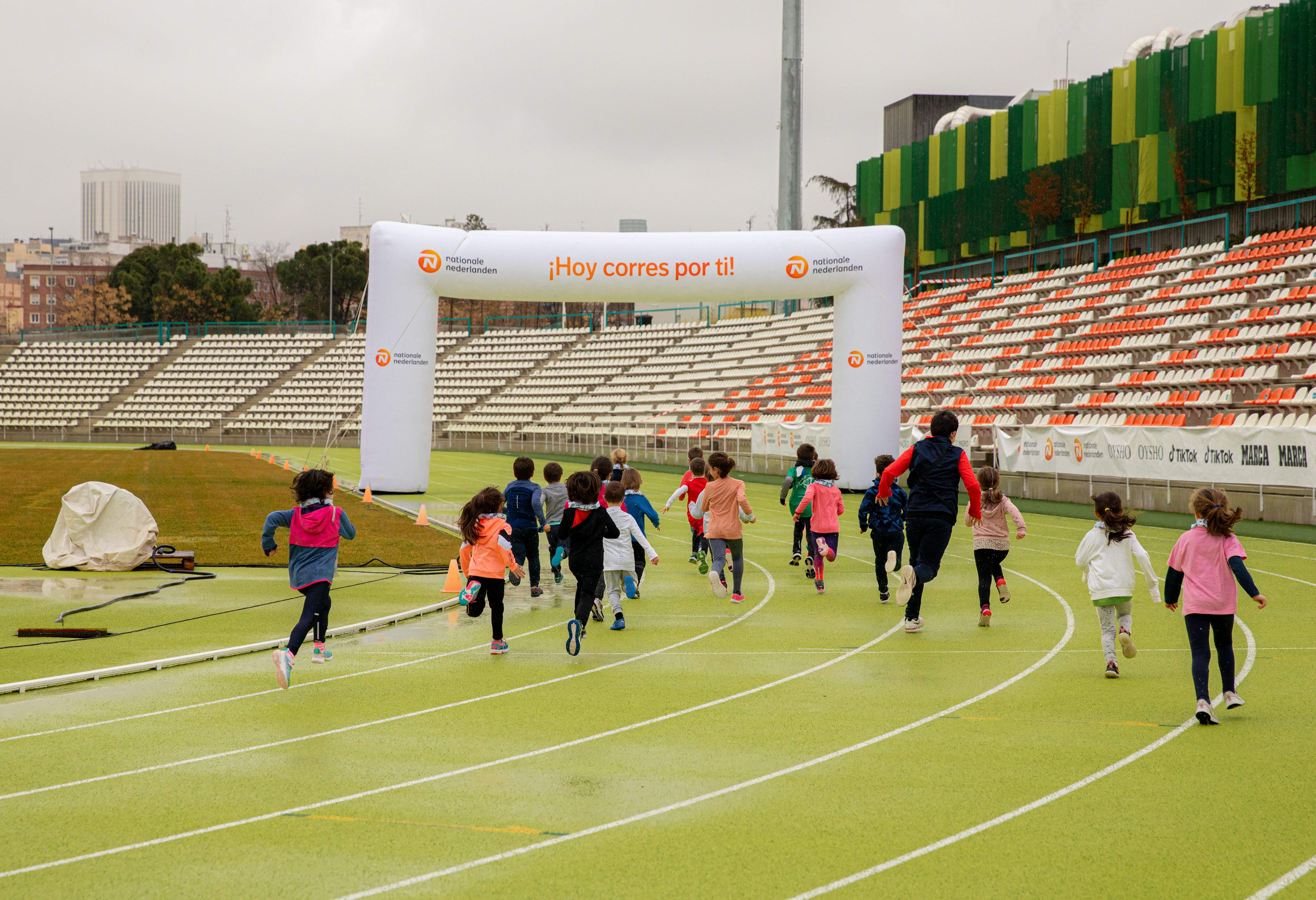 La Nationale Nederlanden San Silvestre Vallecana Mini by Contigo Energia se disputa en un templo del atletismo mundial: el Estadio Vallehermoso. LAST LAP