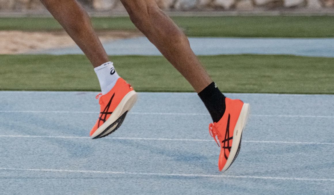 Los clavos Metaspeed LD de ASICS serán unos de los grandes perjudicados por la nueva norma de World Athletics. SPORTMEDIA.