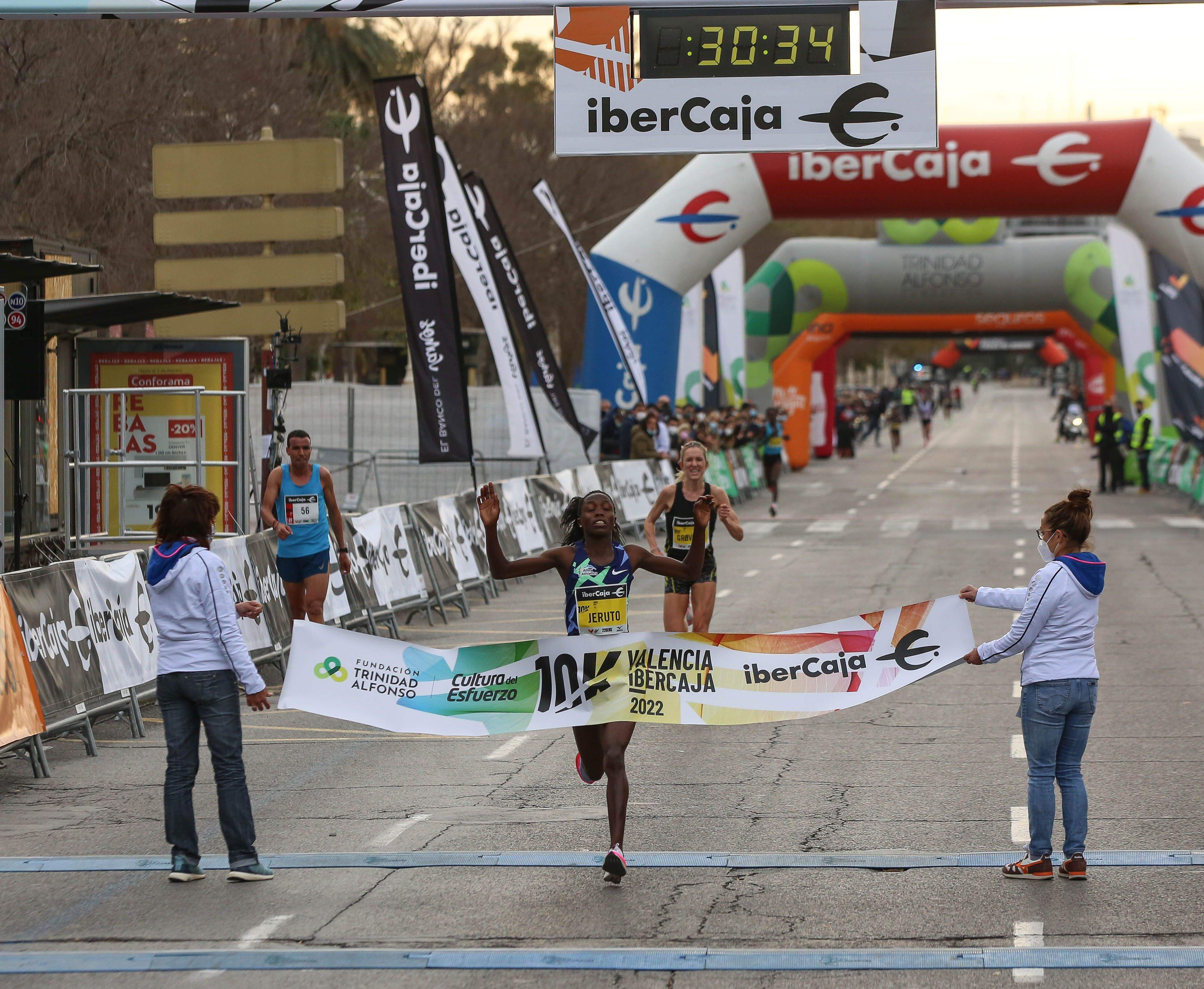 Norah Jeruto consiguió al fin la victoria en el 10K Valencia Ibercaja en su cuarta participación.