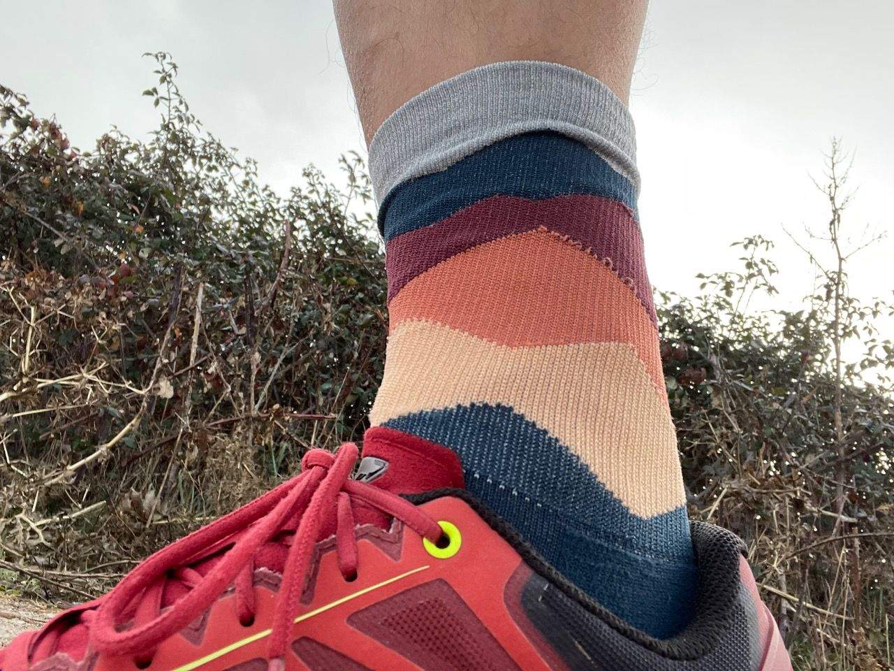 Una imagen de los FEETURES Elite Waves Light Cushion Mini Crew durante la prueba de producto.