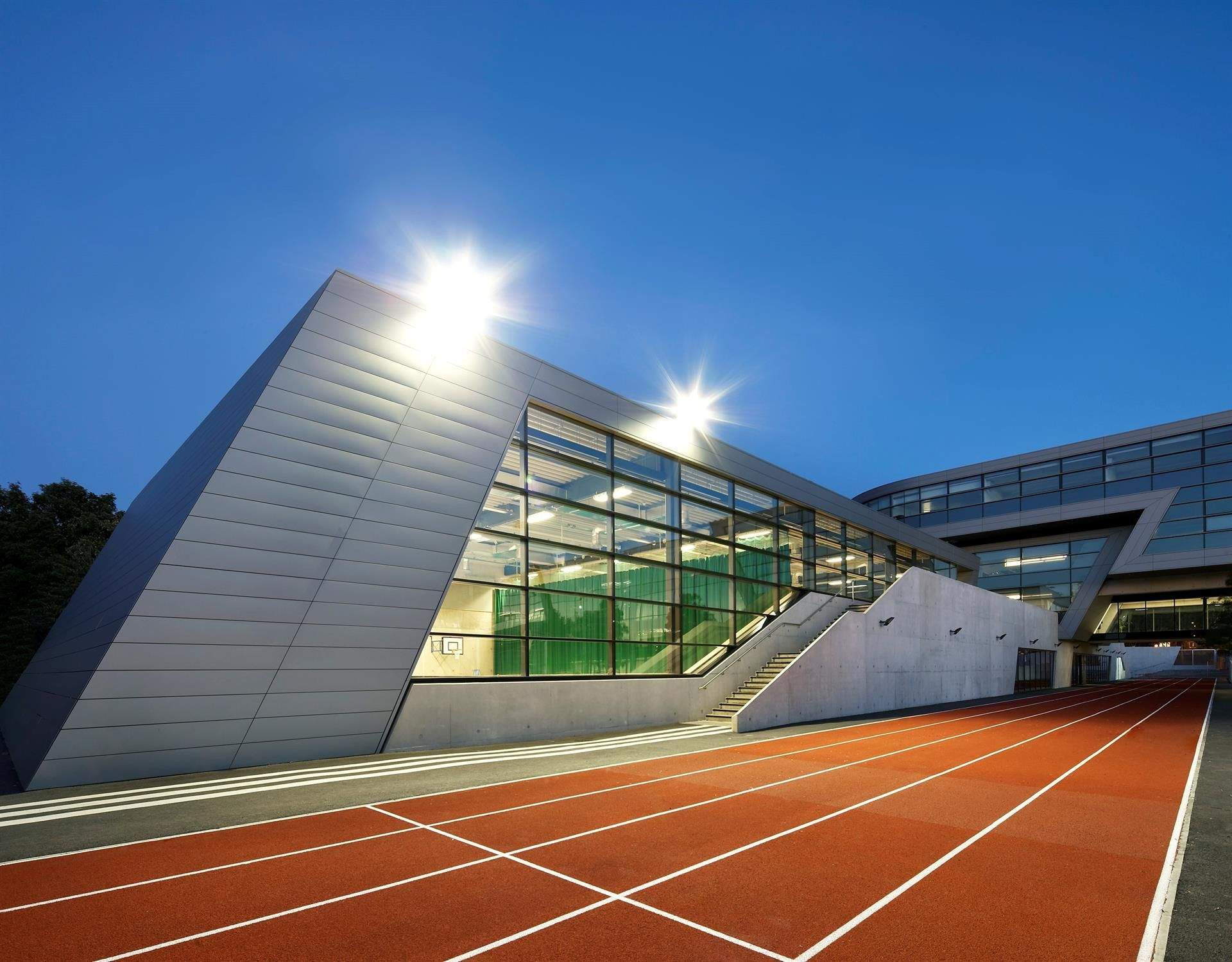 Pista de atletismo urbana de Brixton diseñada por la arquitecta iraquí.