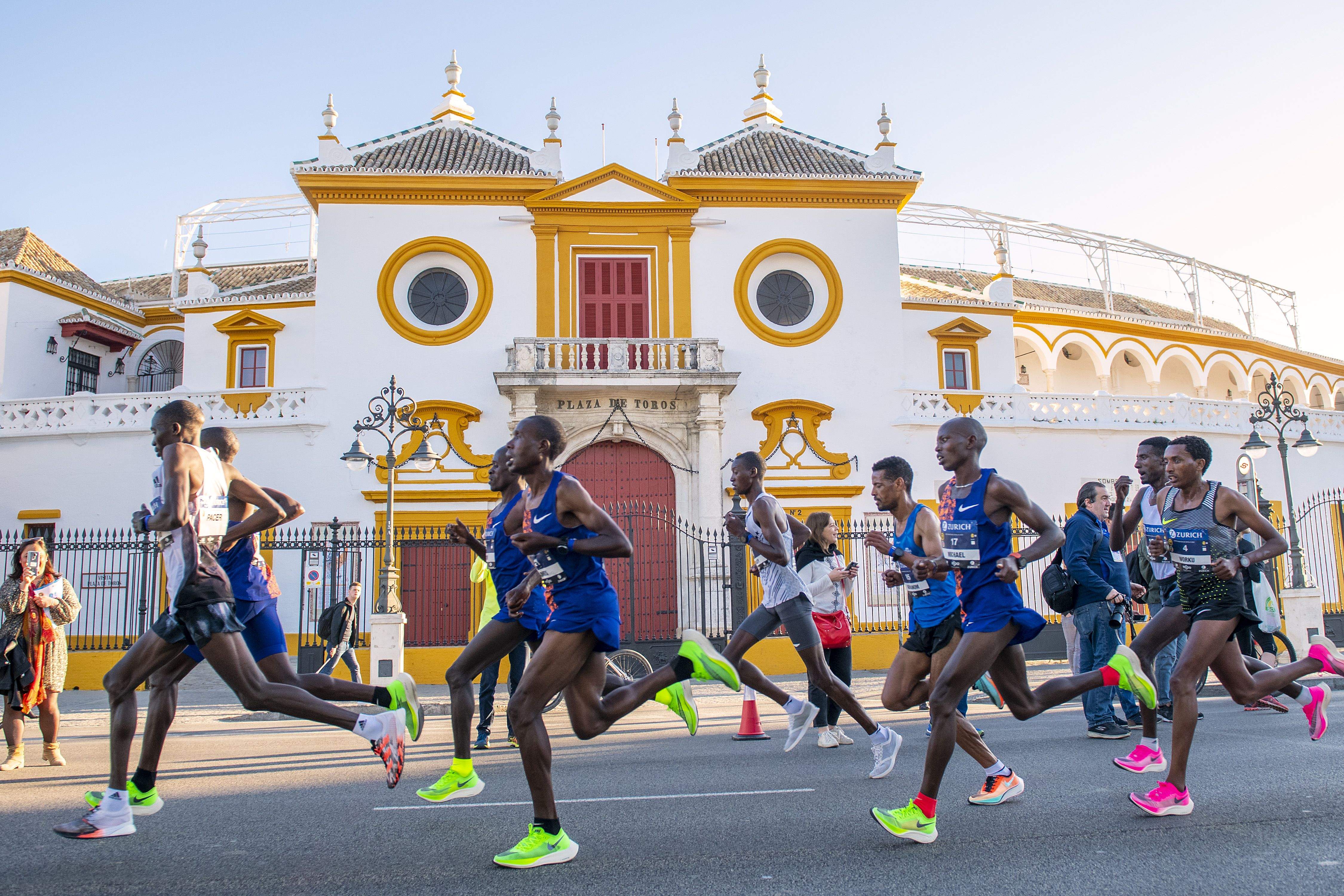 Una imagen del Zurich Maratón de Sevilla 2020. JUANJO ÚBEDA.