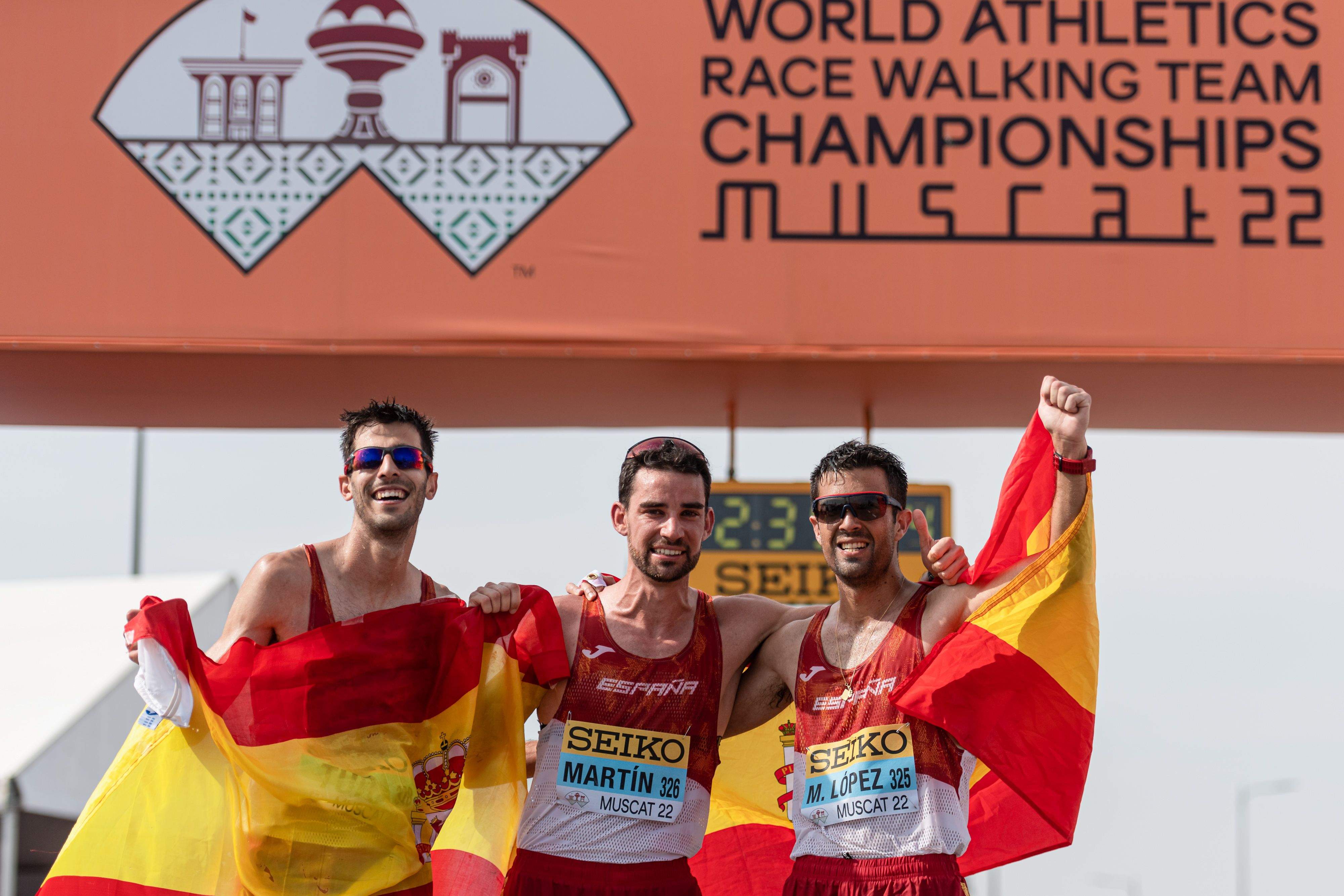 Marc Tur, Álvaro Martín y Miguel Ángel López, campeones del mundo de marcha por equipos. SPORTMEDIA.