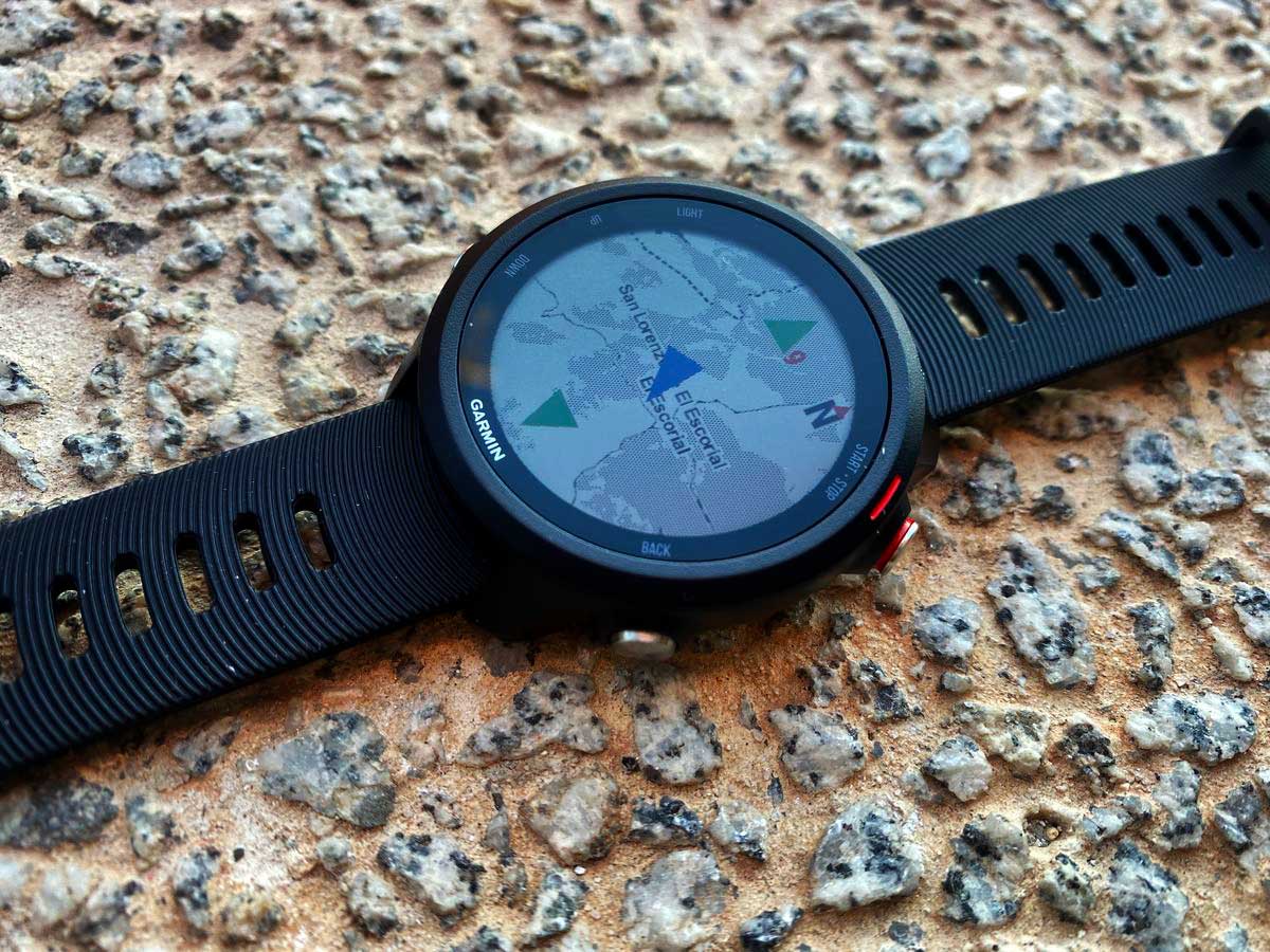 Con aplicaciones de la Connect IQ Store como Maps4Garmin podrás ver mapas en tu 245 Music.