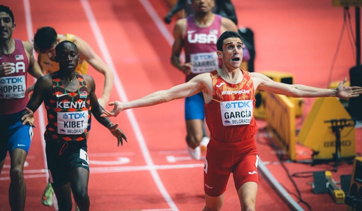 Mariano García triunfando en el Campeonato del Mundo de Belgrado. FOTORUNNERS