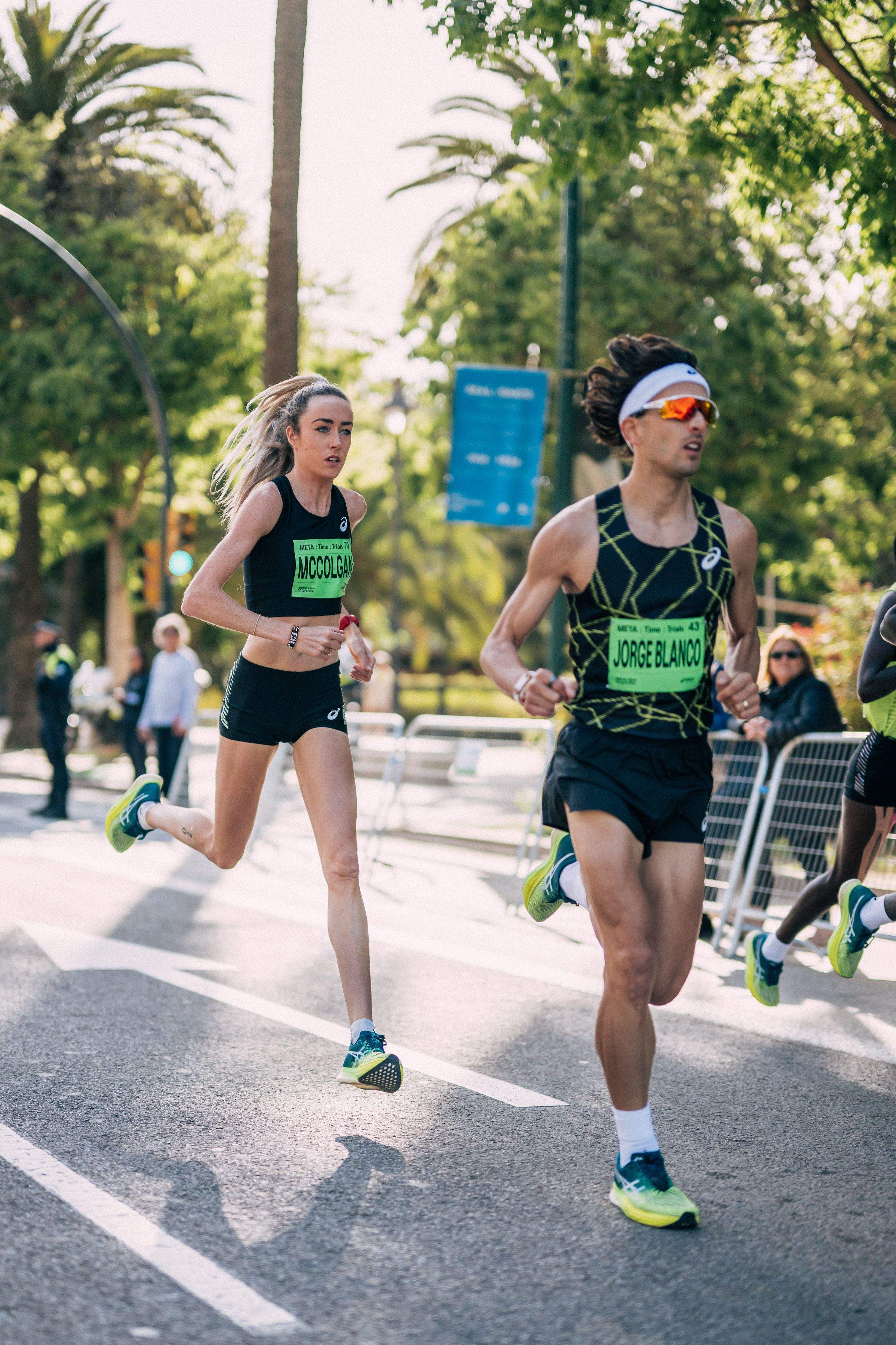 Eilish McColgan y Jorge Blanco en el ASICS META TIME TRIALS de  Malaga