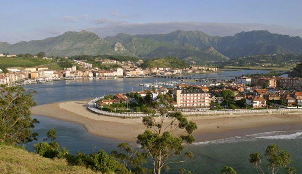 Un lugar único para correr, la playa de Vega, entre Llanes y Ribadesella. AYUNTAMIENTO DE RIBADESELLA.2 Un lugar único para correr, la playa de Vega, entre Llanes y Ribadesella. AYUNTAMIENTO DE RIBADESELLA.2