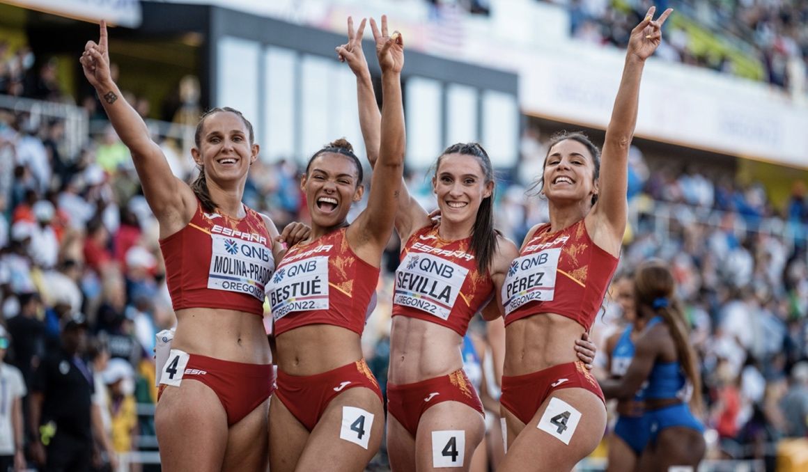 Las cuatro atletas que han hecho historia para el relevo 4x100 español. Paula Sevilla, Sonia Molina, MAribel Pérez y Jael Bestue. SPORTMEDIA.