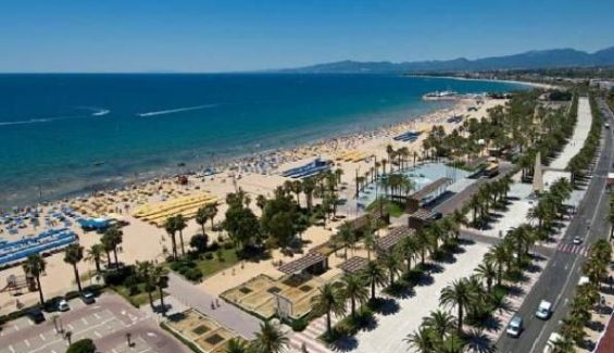 En Salou te puedes atiborrar del sol... y de kilómetros. salou.com.