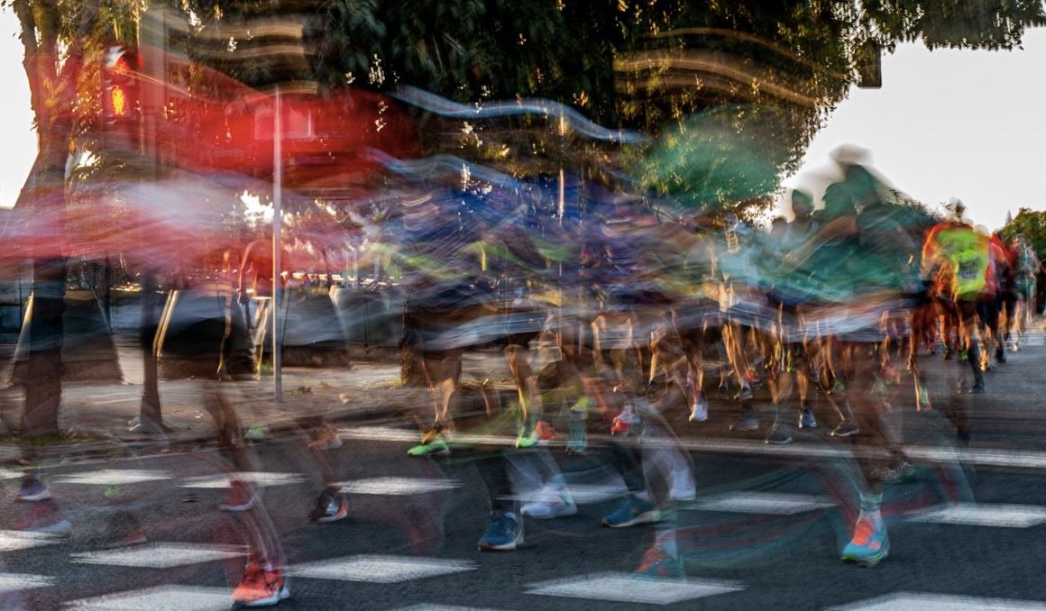 Una imagen del Zurich Maratón de Sevilla 2022. TOMÁS ALONSO MORO.