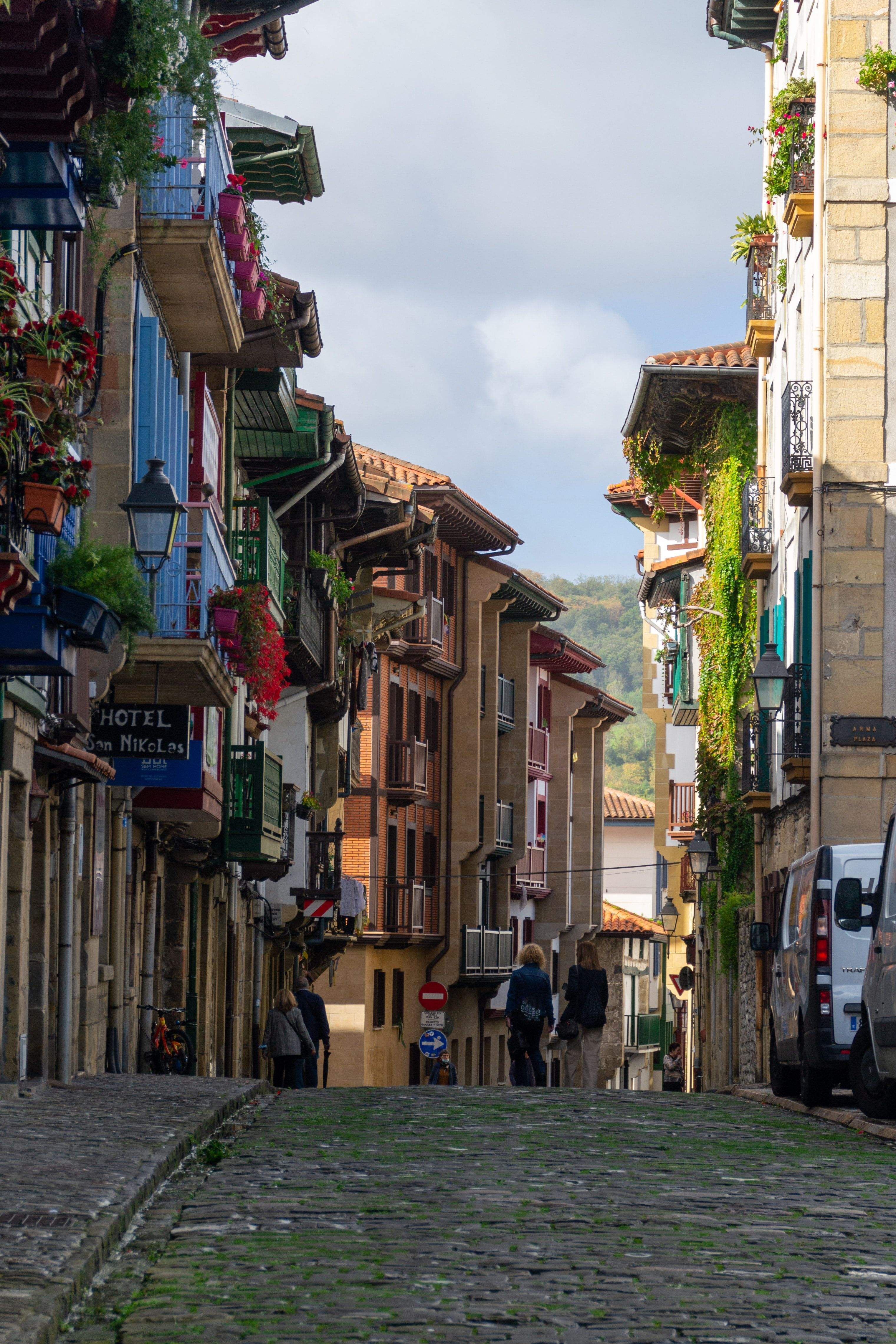 La localidad de Hondarribia te ofrece un paseo espectacular. DAVID VIVES.