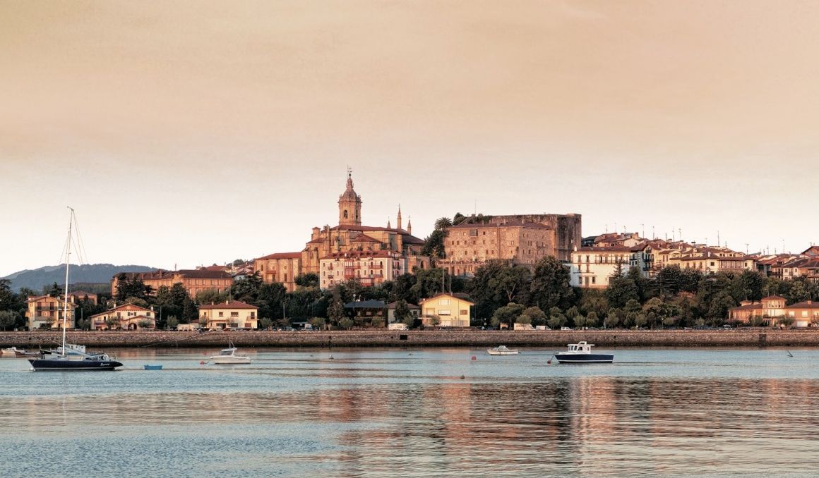 Una panorámica de la localidad vasca de Hondarribia. GIPUZKOA TURISMOA. Una panorámica de la localidad vasca de Hondarribia. GIPUZKOA TURISMOA.