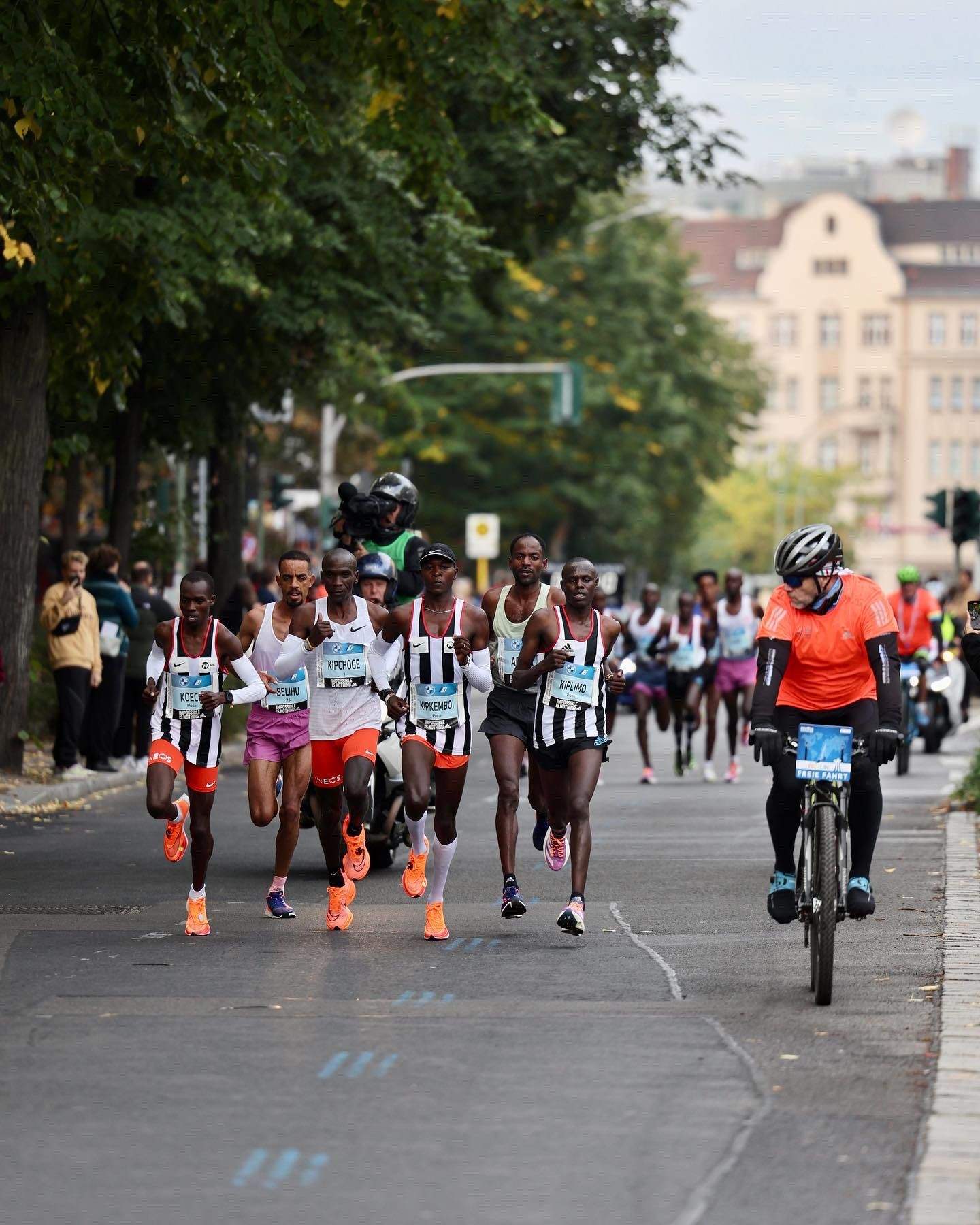 Primeros compases del Maratón de Berlín 2022. NN RUNNING TEAM.