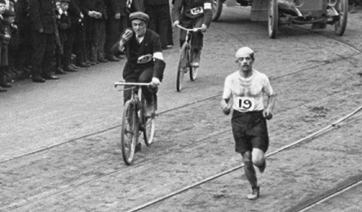Dorando Pietri,uno de los culpables de que hoy en día estemos enamorados del maratón. Dorando Pietri,uno de los culpables de que hoy en día estemos enamorados del maratón.