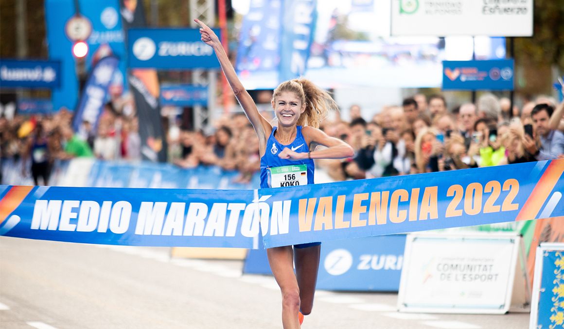 Kostanze Klosterhalfen fue la ganadora del Medio Maratón Valencia 2022, una de las mejores carreras del año según la RFEA. ÁLEX CORRAL. Kostanze Klosterhalfen fue la ganadora del Medio Maratón Valencia 2022, una de las mejores carreras del año según la RFEA. ÁLEX CORRAL.