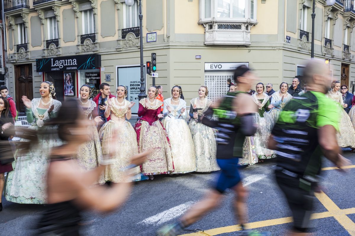 Una imagen del Maratón de Valencia Trinidad Alfonso a su paso por el centro de la ciudad. MVTA.