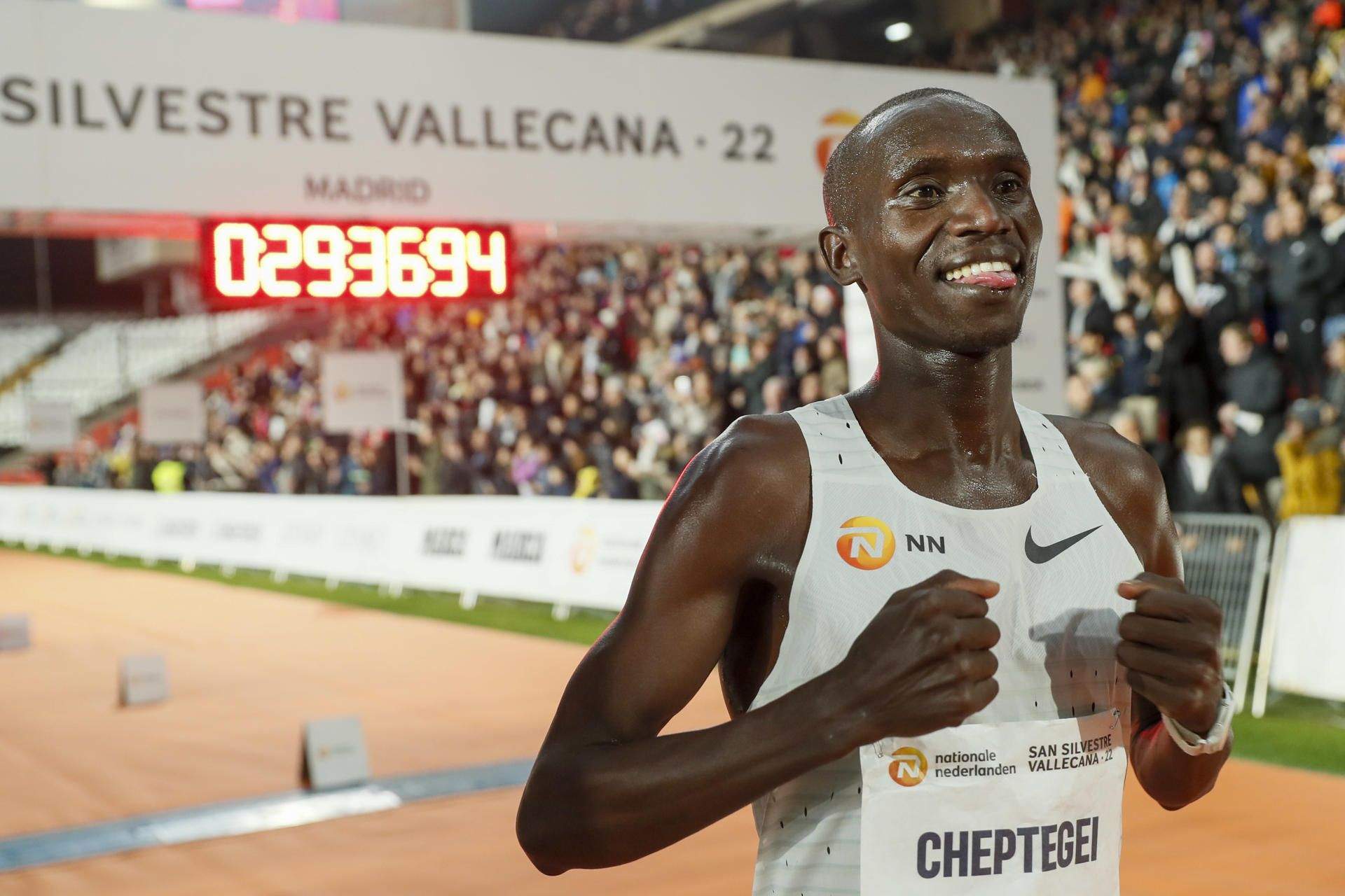 El ugandés Joshua Cheptengue se impone en la popular San Silvestre Vallecana, en la que más de 41.000 corredores han participado por las calles de Madrid. EFE. El ugandés Joshua Cheptengue se impone en la popular San Silvestre Vallecana, en la que más de 41.000 corredores han participado por las calles de Madrid. EFE.