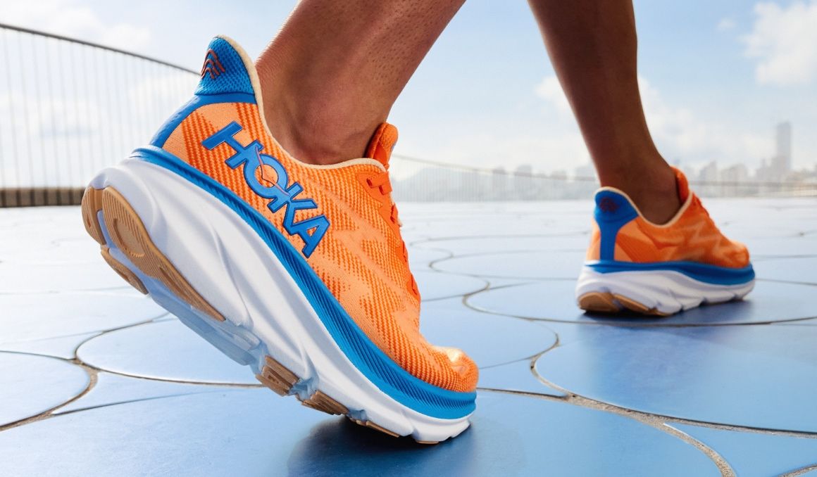 Detalle de las nuevas Clifton 9, un modelo que mejora sus prestaciones. HOKA. Detalle de las nuevas Clifton 9, un modelo que mejora sus prestaciones. HOKA.