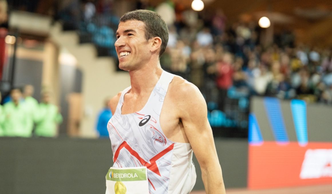 Adel Mechaal ha batido el récord de España de 1500 metros en pista cubierta. SPORTMEDIA.