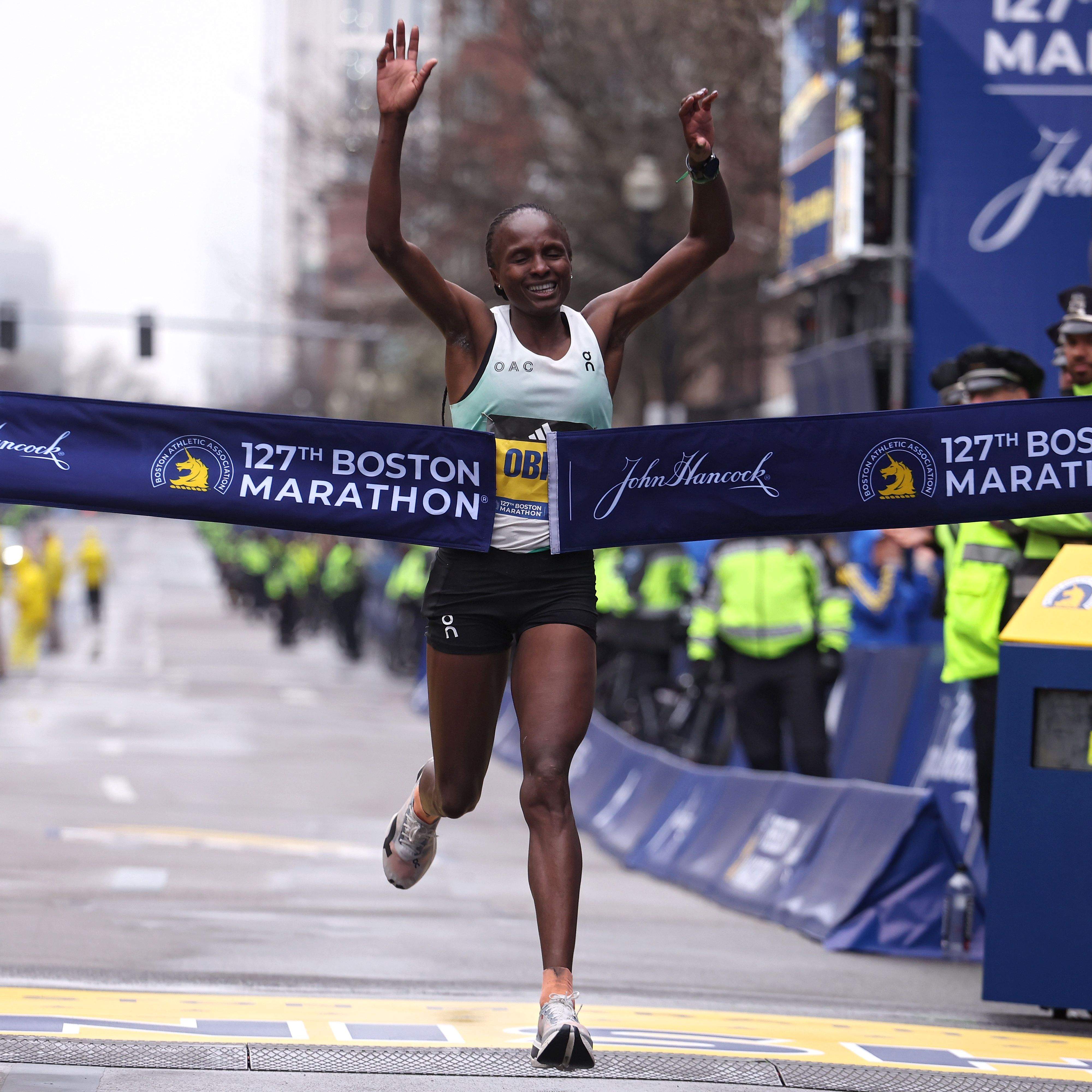 Hellen Obiri imponiéndose en el Maratón de Boston 2023. WORLD ATHLETICS.