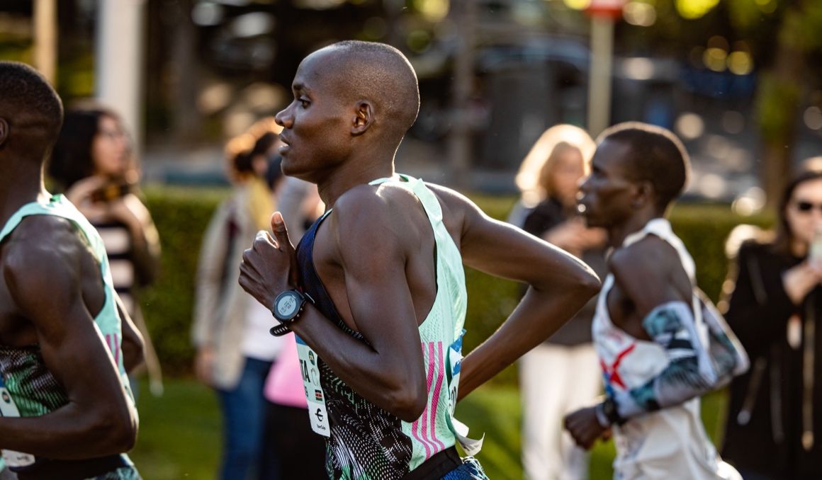 La forma de alimentarse está cambiando entre los fondistas y cada vez ingieren más carbohidratos por hora. SPORTMEDIA. La forma de alimentarse está cambiando entre los fondistas y cada vez ingieren más carbohidratos por hora. SPORTMEDIA.